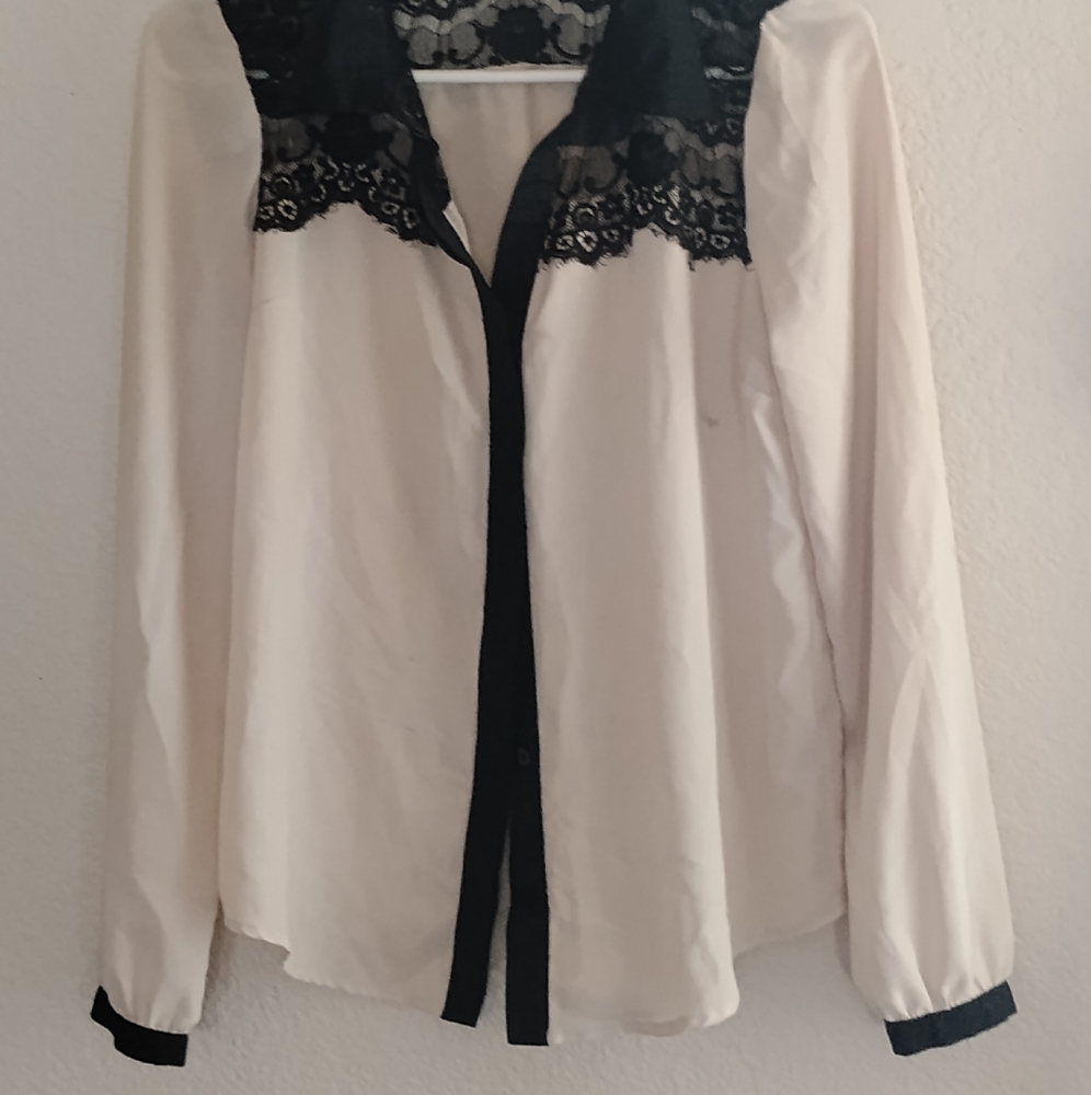 Elegant Black and Cream Lace Trim Robe